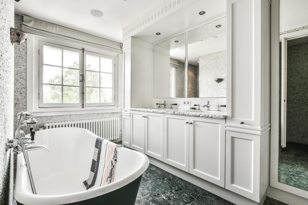 Bathroom with a bathtub