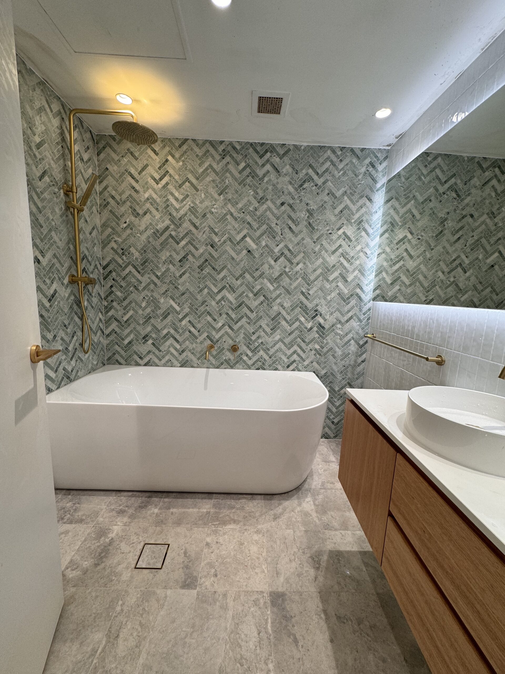 green herringbone tiles bathroom